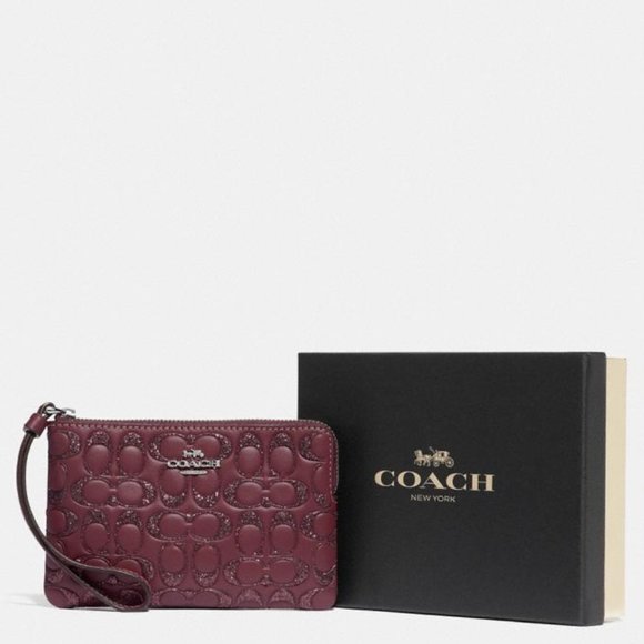Coach Leather Corner Zip Wristlet in Wine color 🍷 - Picture 5 of 5